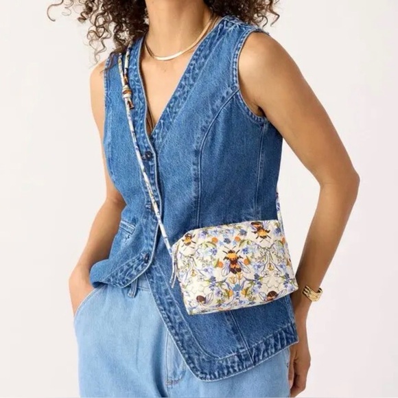 Vera Bradley Blake Crossbody Bee Garden NWT - Picture 2 of 6